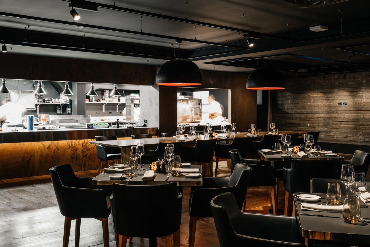 맥q 01 호텔 호바트 외부 사진 Interior of the restaurant