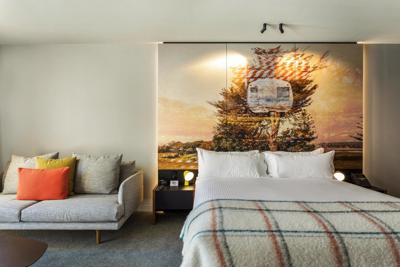 맥q 01 호텔 호바트 외부 사진 A bedroom at the Hotel