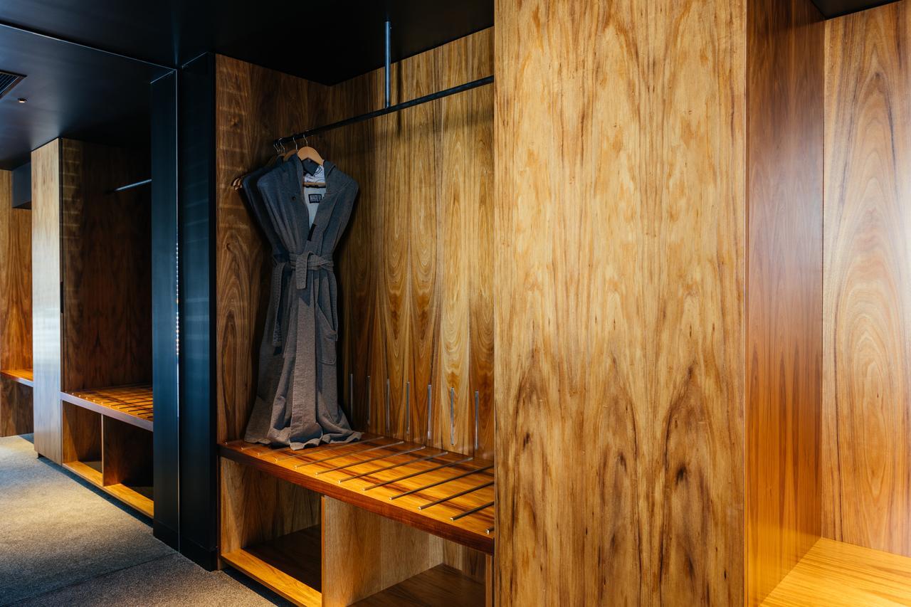 맥q 01 호텔 호바트 외부 사진 The changing room at the London Aquatics Centre